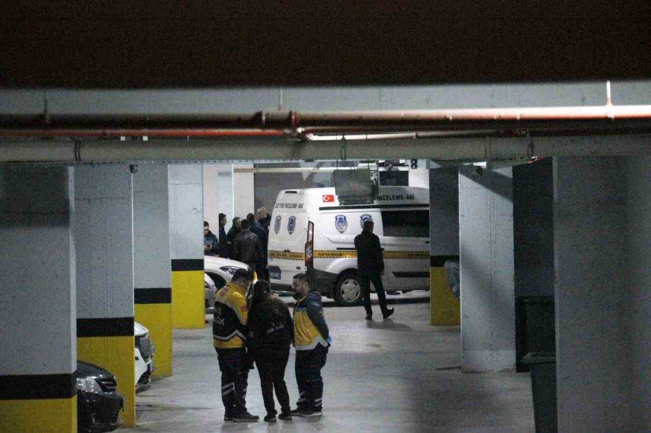Otoparkta Kanlı İnfaz: 1'i Kadın 3 Kişi Kanlar İçinde Bulundu! 2 otoparkta kanli infaz 1i kadin 3 kisi kanlar icinde bulundu 2 Wfp5EDtM