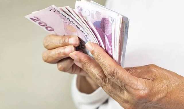 Bankalar Emekli Maaş Promosyon Yarışana Girdi: 15 Bin TL'ye Varan Promosyonlar! 5 vakifbank ziraat bankasi halkbank 3 kamu bankasindan emekli maas promosyonu hamlesi kamu ozel ayrimina nokta koyacak rakam 7026