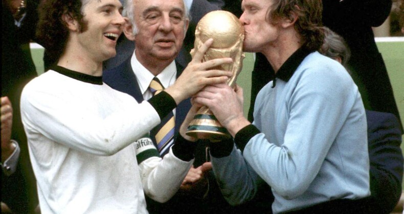 Alman Futbol Efsanesi Franz Beckenbauer Yaşamını Yitirdi