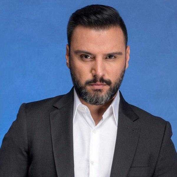 yolda rahatsizlanan sarkici bursada hastaneye kaldirildi 6 mjyzz9k4