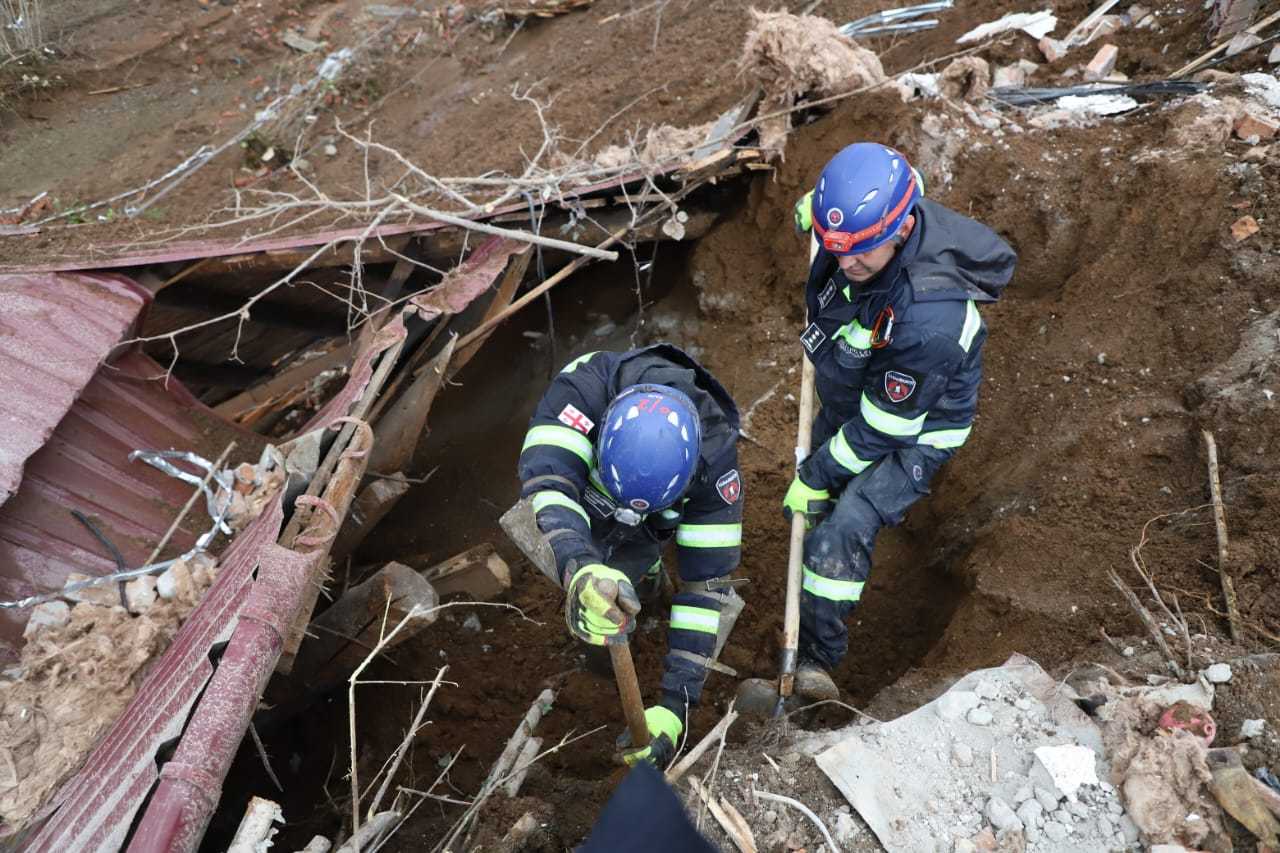 Gürcistan'daki Toprak Kaymalarında 5 Ölü! 2 AA 20240207 33637951 33637942 GURCISTANDA TOPRAK KAYMALARI SONUCU 5 KISI OLDU