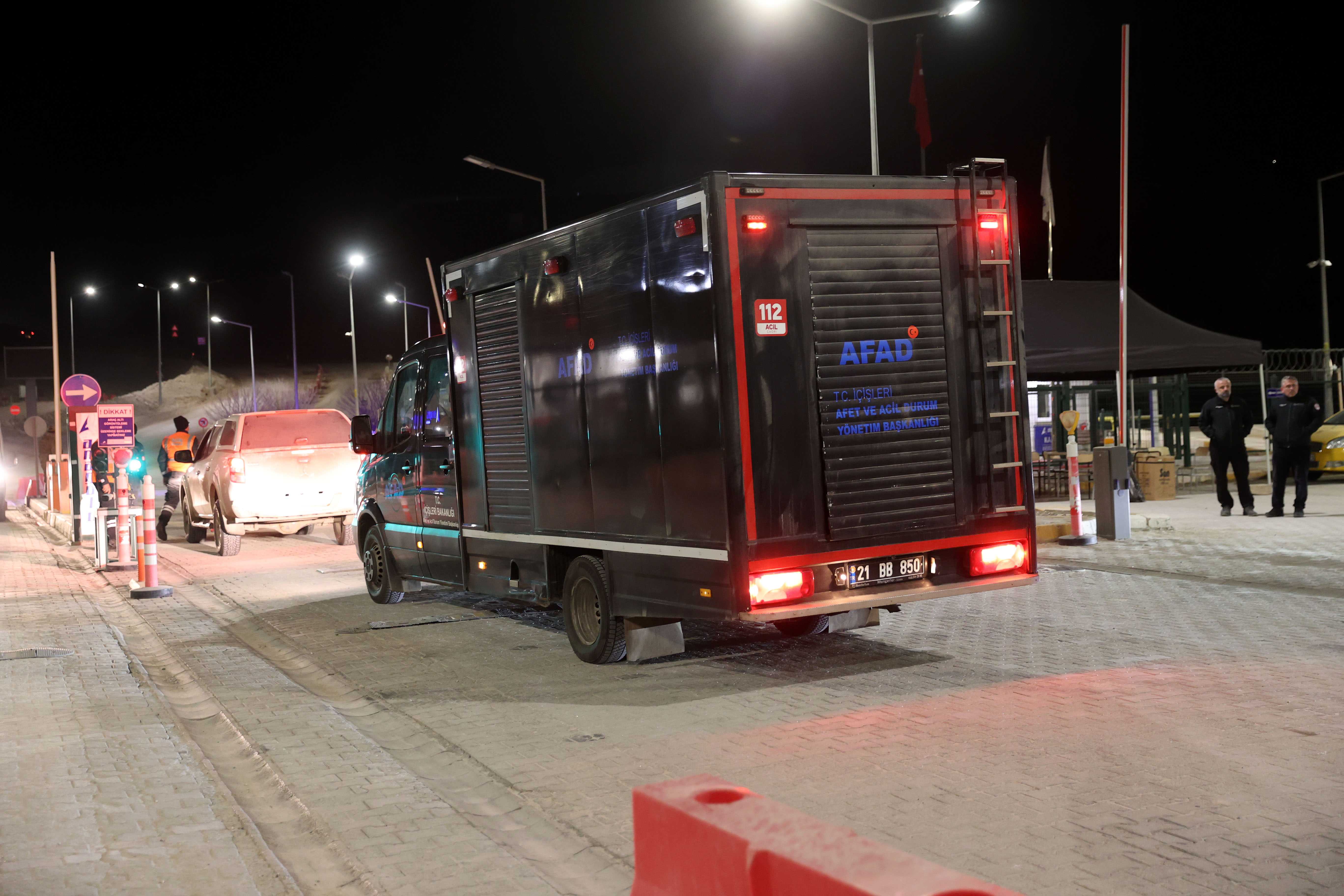 Erzincan'da Maden Faciası: Kayıp 9 İşçiyi Arama Çalışmaları Devam Ediyor 7 AA 20240214 33697961 33697955 ERZINCANDA ALTIN MADENININ BULUNDUGU BOLGEDE TOPRAK KAYMASI MEYDANA GELDI