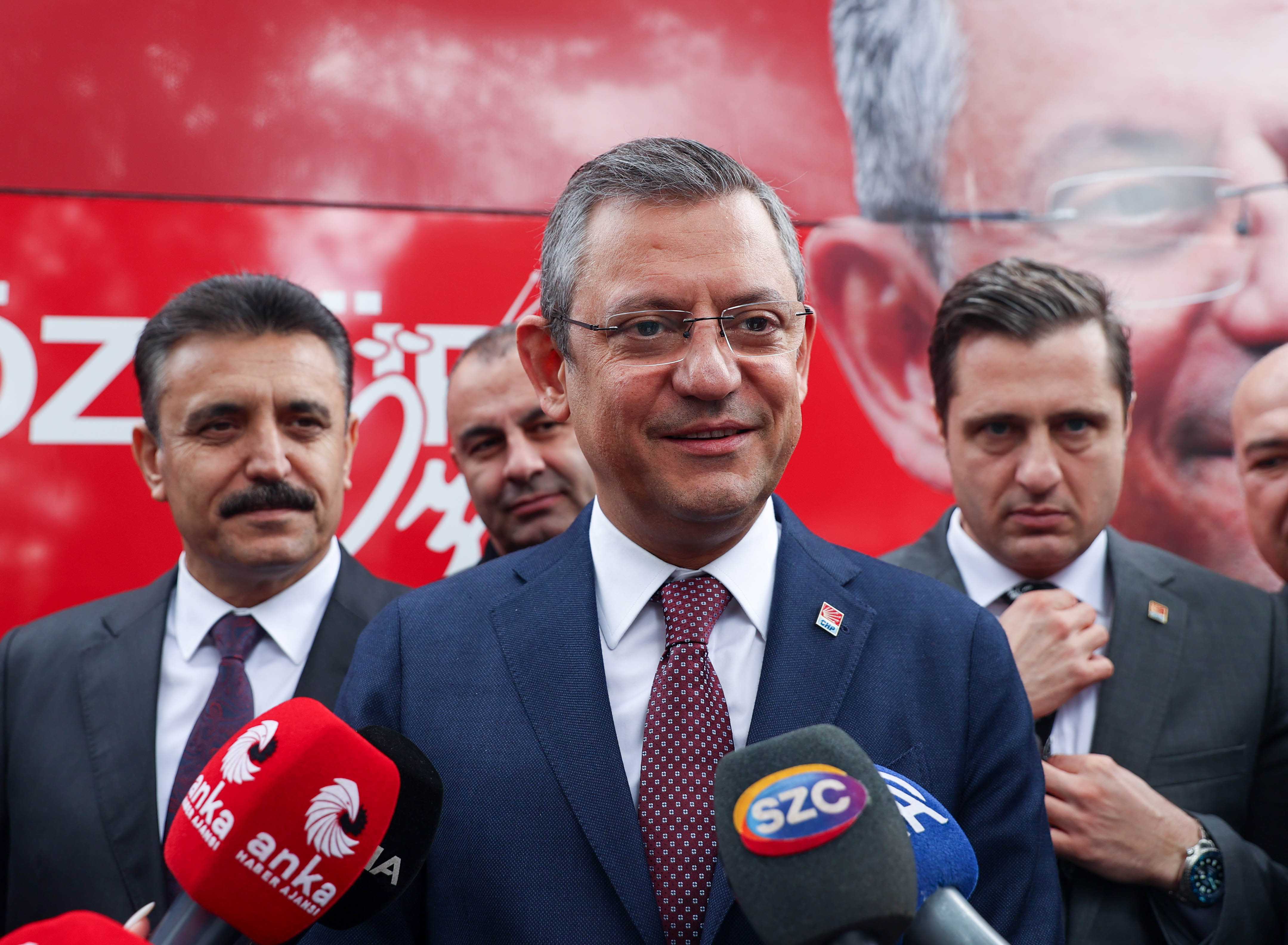 Özgür Özel'den Lütfü Savaş'a Destek: "Tam Sorumlu Değil" 1 AA 20240216 33724395 33724393 CHP GENEL BASKANI OZELDEN HATAY BUYUKSEHIR BELEDIYE BASKANI ADAYIYLA ILGILI ACIKLAMA