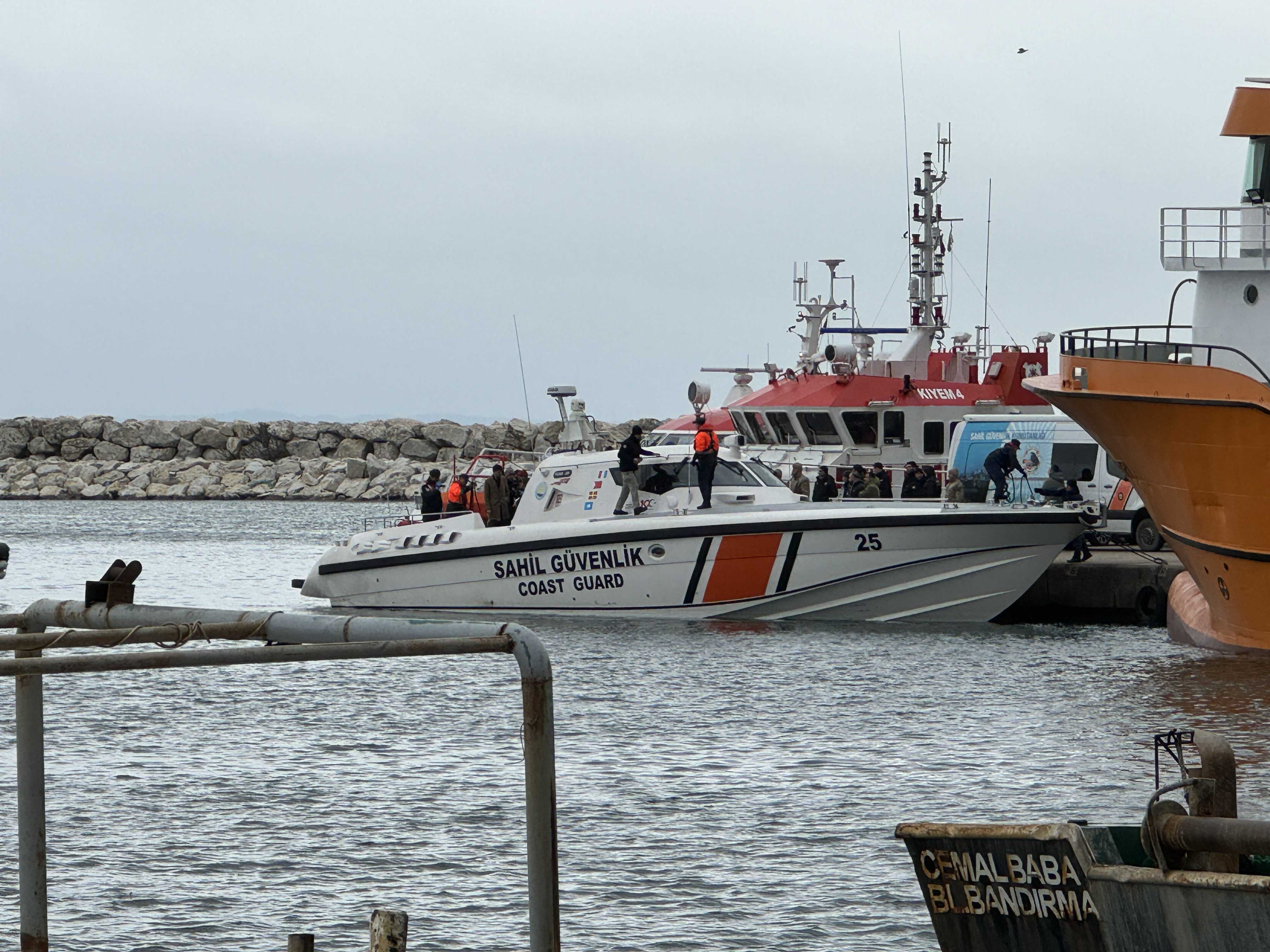 Marmara Denizi'nde Batan Gemiye Dalış: Bir Cesede Ulaşıldı 3 AA 20240217 33732768 33732766 MARMARA DENIZINDE BATAN GEMININ ENKAZINDA BIR KISININ CESEDI BULUNDU