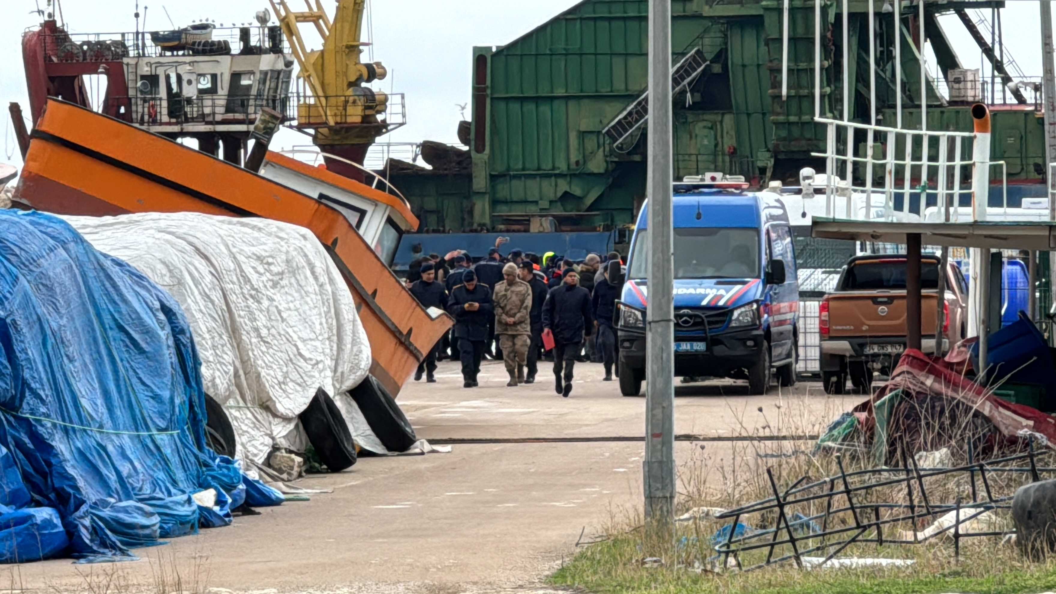 Marmara Denizi'nde Batan Gemiye Dalış: Bir Cesede Ulaşıldı 2 AA 20240217 33732768 33732767 MARMARA DENIZINDE BATAN GEMININ ENKAZINDA BIR KISININ CESEDI BULUNDU
