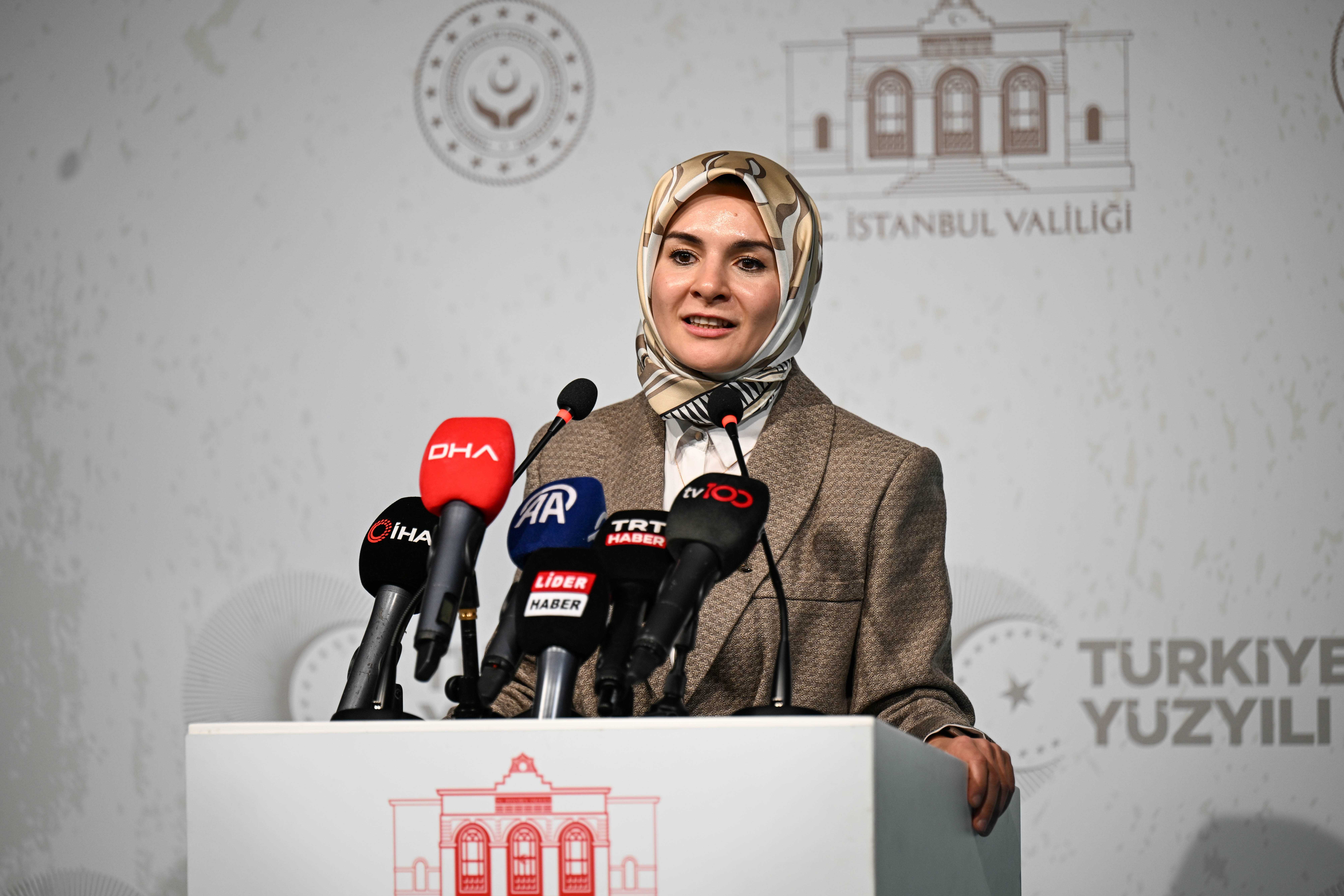 LGS Şampiyonlarına İstanbul'dan Burs Desteği! 2 AA 20240217 33733029 33733024 AILE VE SOSYAL HIZMETLER BAKANI MAHINUR OZDEMIR GOKTAS