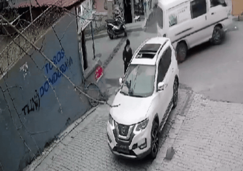 Küçükçekmece'de AK Parti Seçim Çalışmasına Silahlı Saldırı: MOBESE Kameraları Saldırganların İzini Sürüyor 7 Ekran goruntusu 2024 02 11 142415
