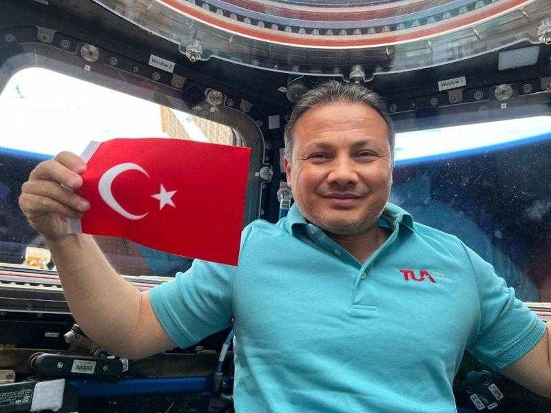 Alper Gezeravcı Dönüyor! Dünyaya Geliş Saati Belli Oldu 3 alper gezeravci donuyor dunyaya gelis saati belli oldu 3 9hD8pszY