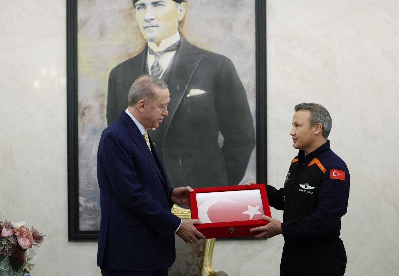 Alper Gezeravcı'ya Yeni Görev 3 alper gezeravciya yeni gorev 15 twzwHsq4
