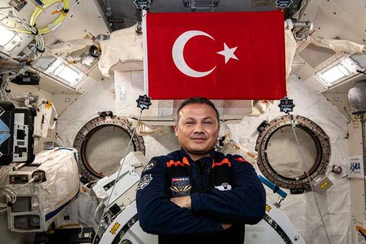 Alper Gezeravcı'ya Yeni Görev 4 alper gezeravciya yeni gorev 16 w8nRQCiZ
