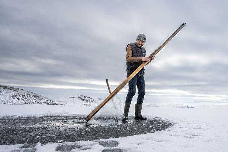 buzla kapli golde 30 yildir eskimo usulu balik avliyor 3