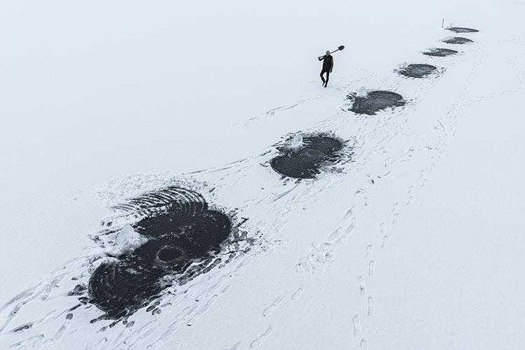 buzla kapli golde 30 yildir eskimo usulu balik avliyor 4 IMJLzE8c