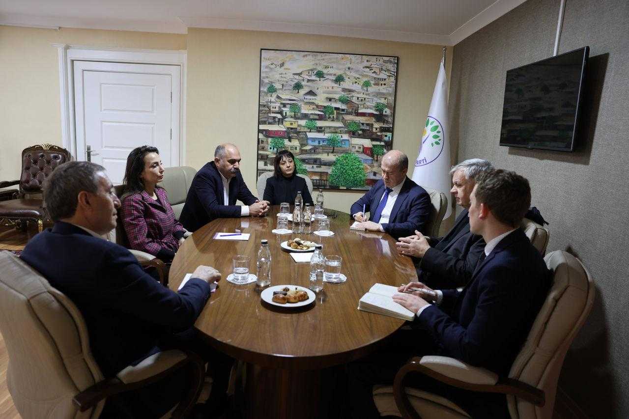 DEM'de Zamanlama Manidar: Alman Elçiyle Görüştüler, Adayı Açıkladılar! 1 demde zamanlama manidar alman elciyle gorustuler adayi acikladilar 1 egQ7GyRt