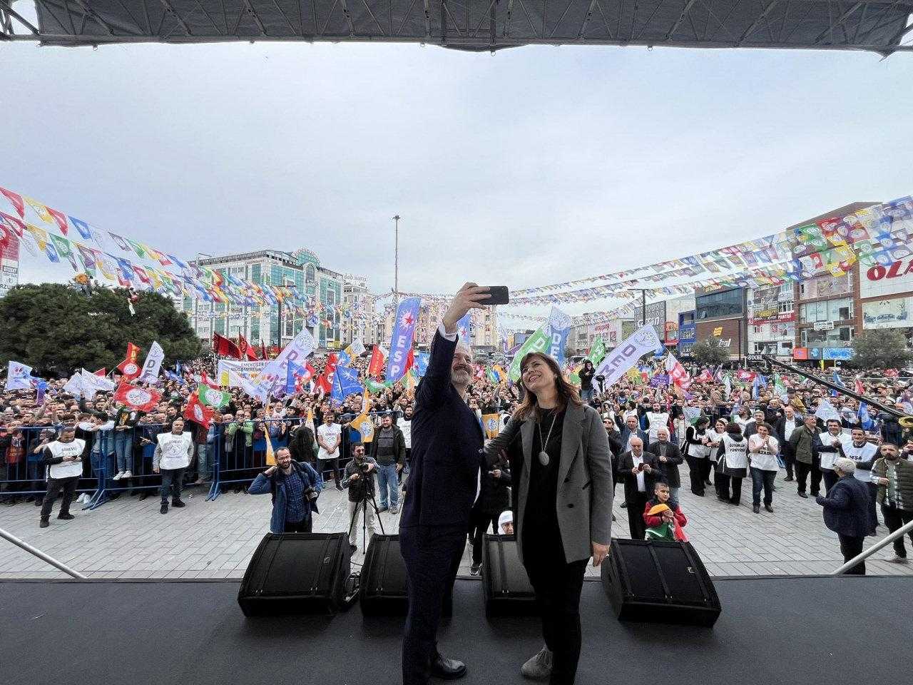 Esenyurt'ta DEM Parti Mitingi! Terörist Elebaşının Posterini Açtılar 4 esenyurtta dem parti mitingi terorist elebasinin posterini actilar 4 7JM2bYwJ