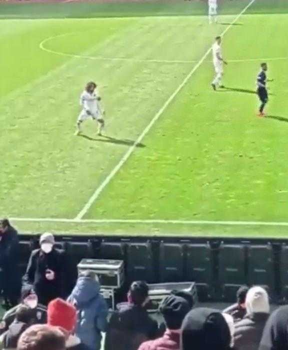 Icardi'den rakip tribünlere edep dışı hareket! 3 icardiden rakip tribunlere edep disi hareket 3 Q5D1RaWW