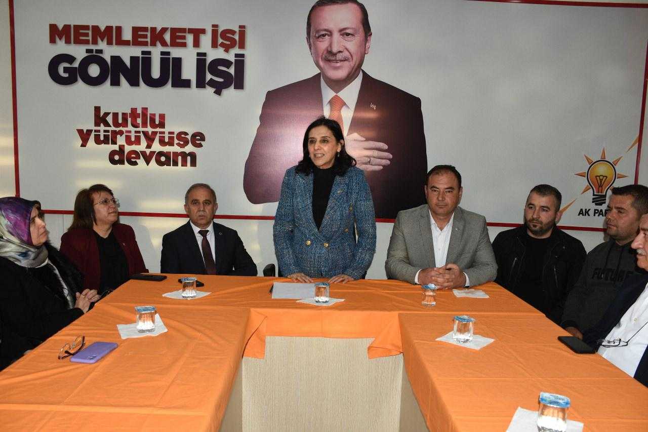 yeniden refah partisinde istifa baskan ve 5 kisi ak partiye katildi 1 zKPFF3aS