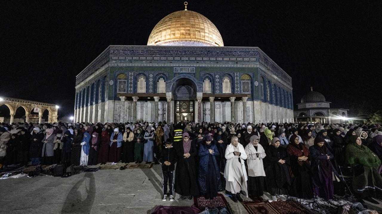 İşgal Altındaki Kudüs'teki Mescid-i Aksa’da 100 Bin Kişi Teravih Namazı Kıldı 1 2203832