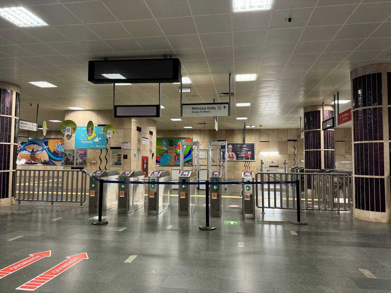 Üsküdar-Çekmeköy Metro Hattında Teknik Arıza Seferleri Aksattı 2 AA 20240307 33909435 33909427 USKUDARCEKMEKOY METROSUNDA TEKNIK ARIZA NEDENIYLE SEFERLER YAPILAMIYOR
