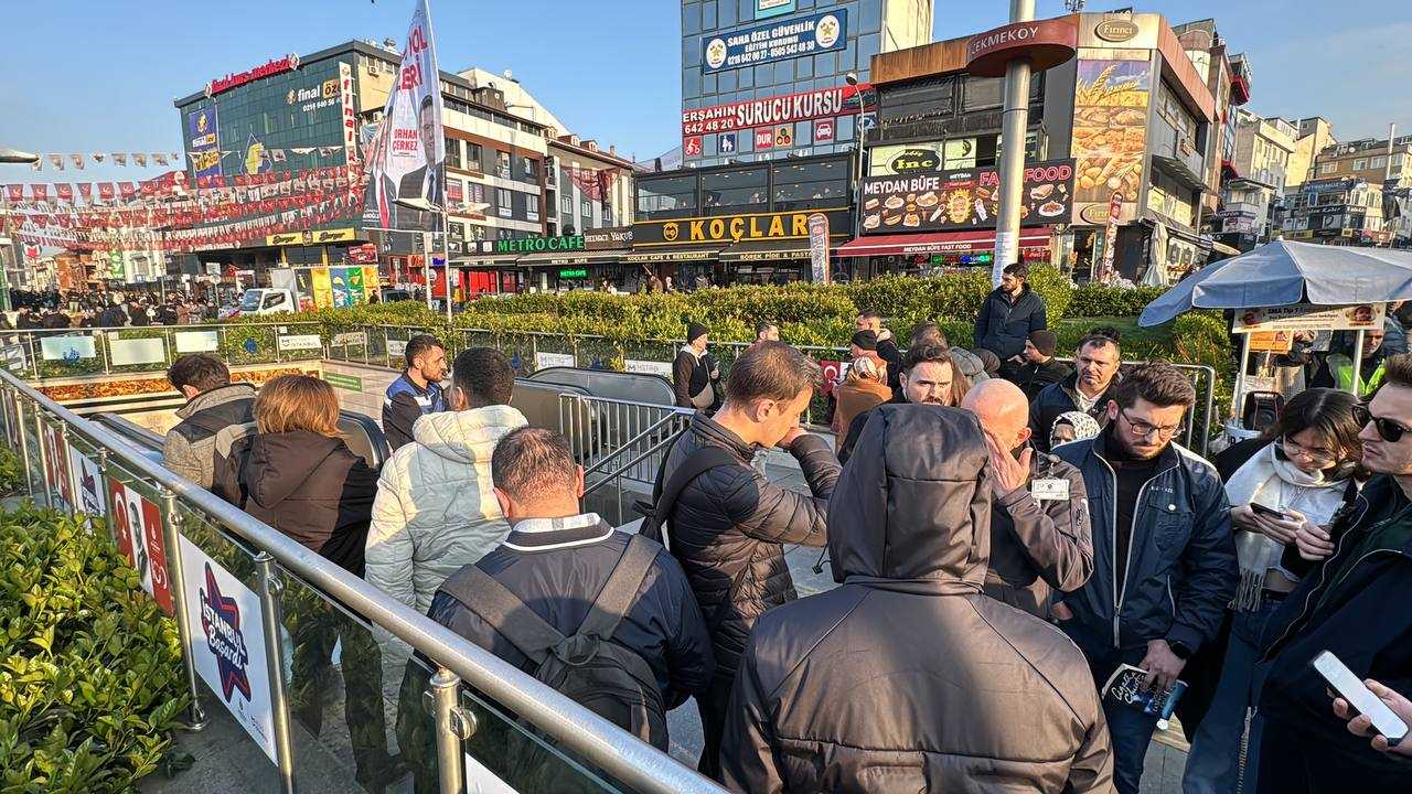 Üsküdar-Çekmeköy Metro Hattında Teknik Arıza Seferleri Aksattı 5 AA 20240307 33909435 33909431 USKUDARCEKMEKOY METROSUNDA TEKNIK ARIZA NEDENIYLE SEFERLER YAPILAMIYOR
