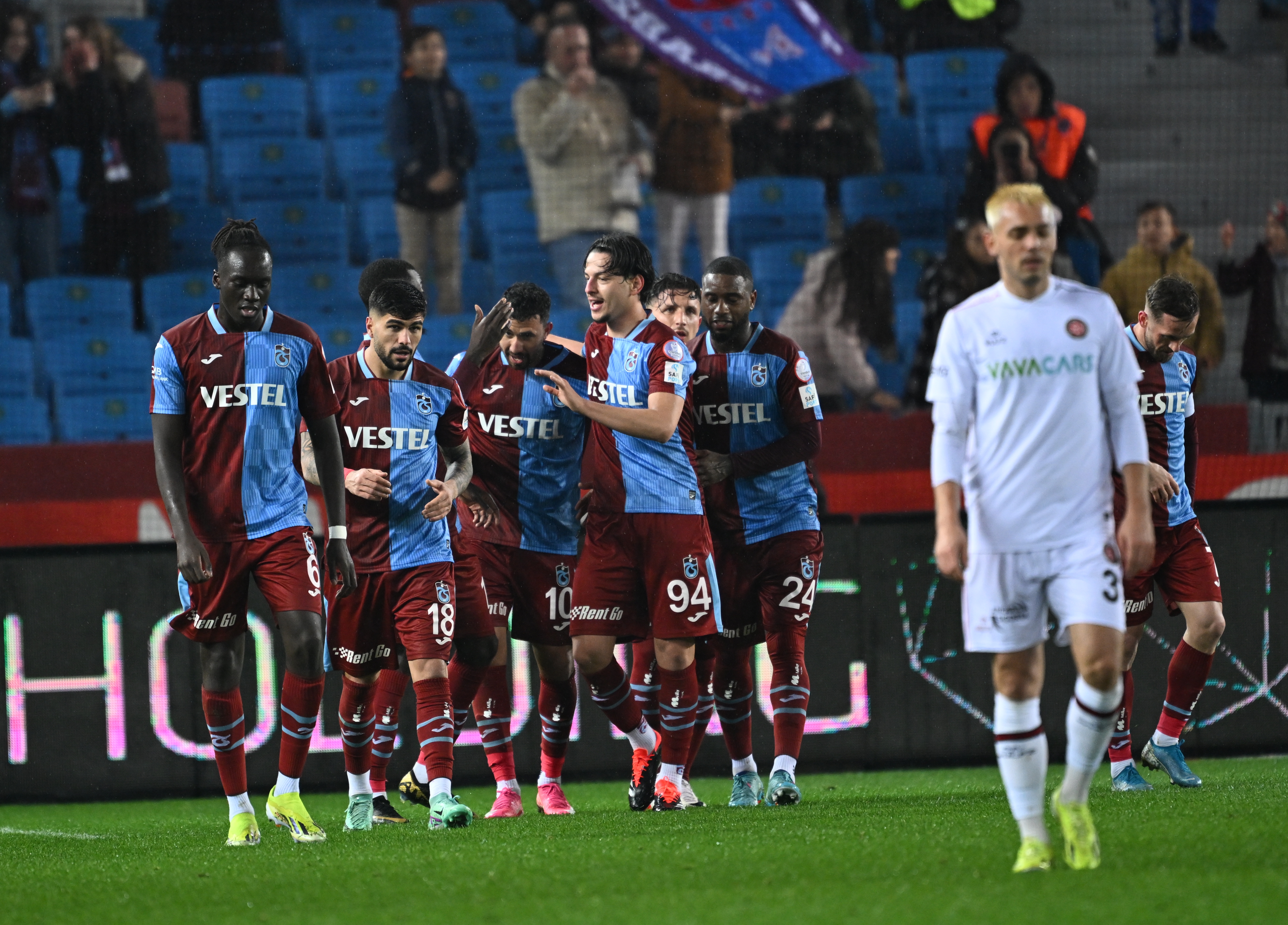 AA 20240309 33942494 33942487 TRABZONSPOR VAVACARS FATIH KARAGUMRUK