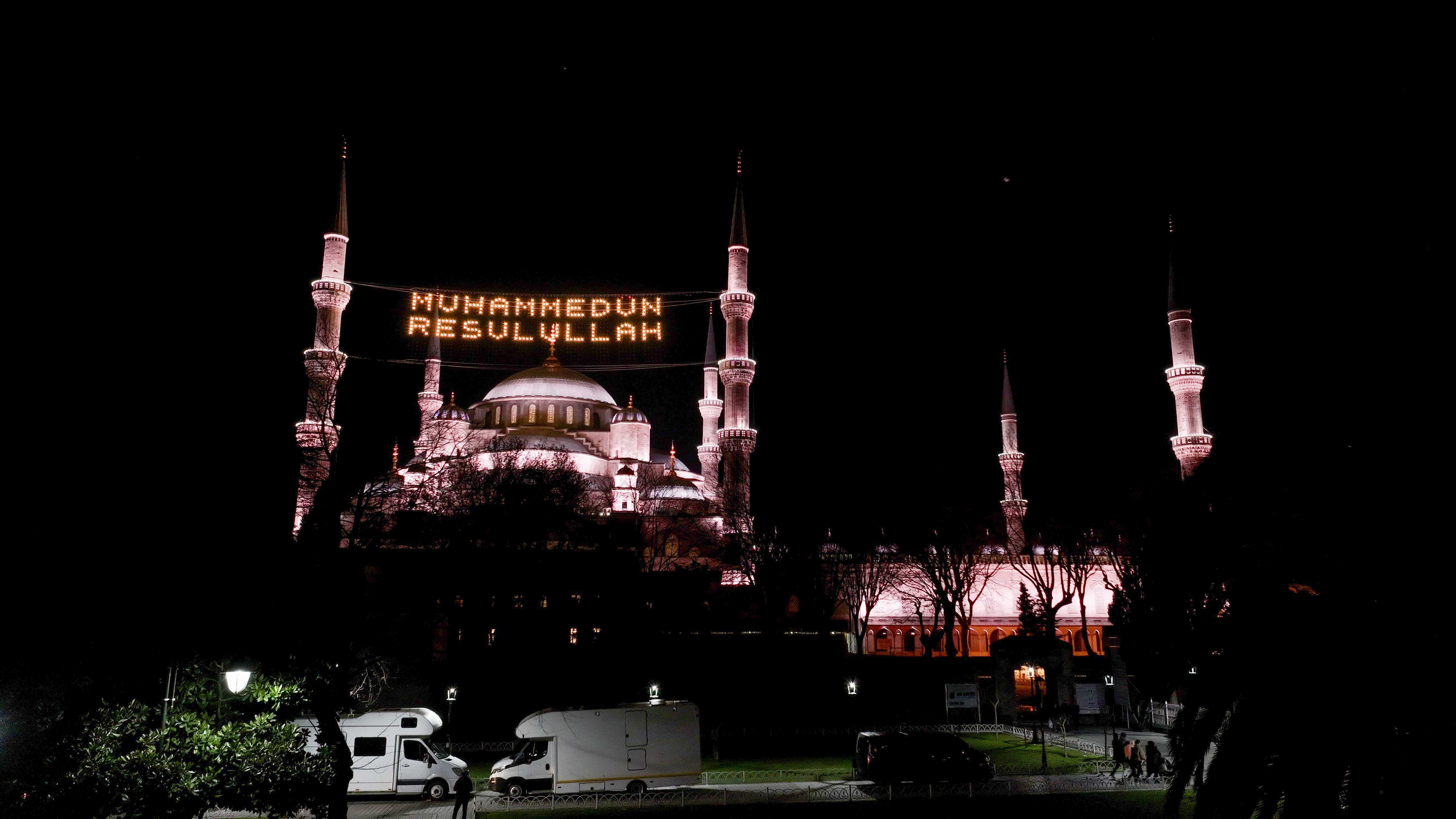 Türkiye'de Ramazanın İlk Gününde İftar ve Sahur Vakitleri 1 AA 20240310 33952277 33952270 ISTANBULDA ILK TERAVIH KILINDI