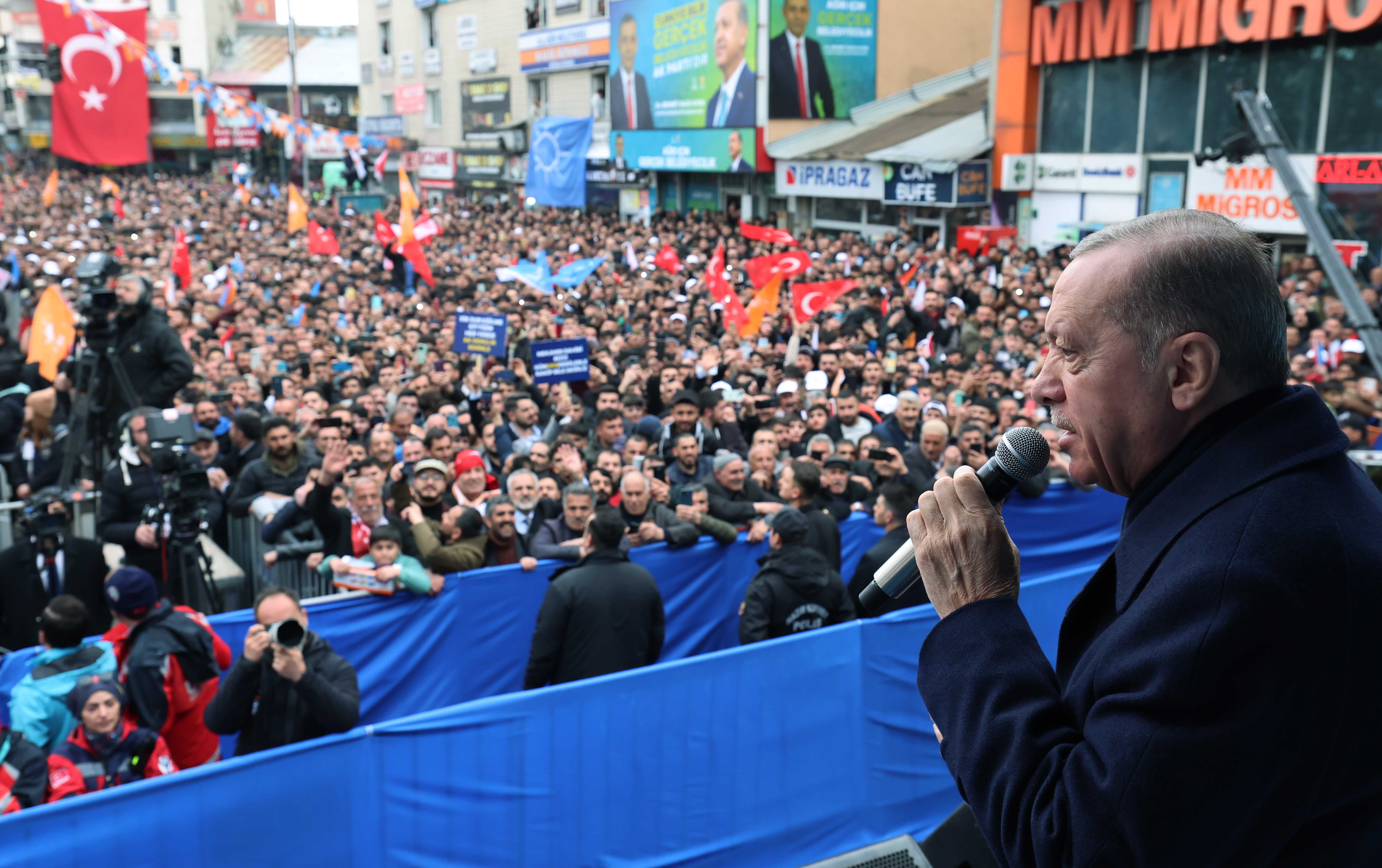 Cumhurbaşkanı Erdoğan'dan Muhalefete 'Sıfır Sonuçlu Siyaset' Göndermesi 3 AA 20240314 33987287 33987265 CUMHURBASKANI VE AK PARTI GENEL BASKANI ERDOGAN AGRIDA