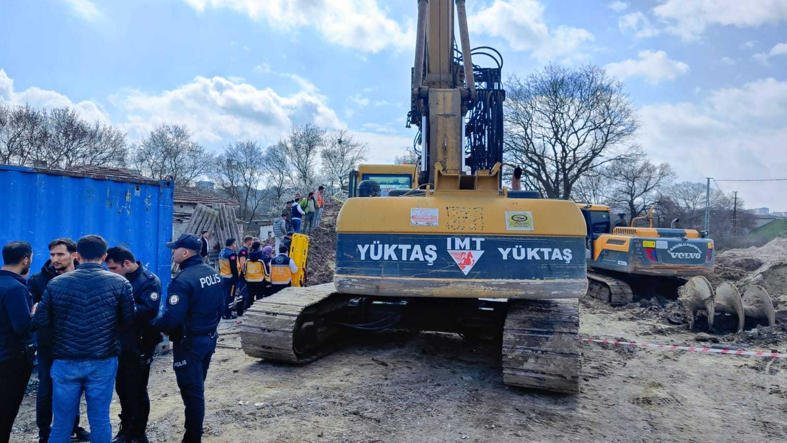 Tekirdağ'da Toprak Altına Kalan 2 İşçi Hayatını Kaybetti 1 AA 20240321 34054694 34054693 TEKIRDAGDA 2 ISCI KAYAN TOPRAGIN ALTINDA KALDI