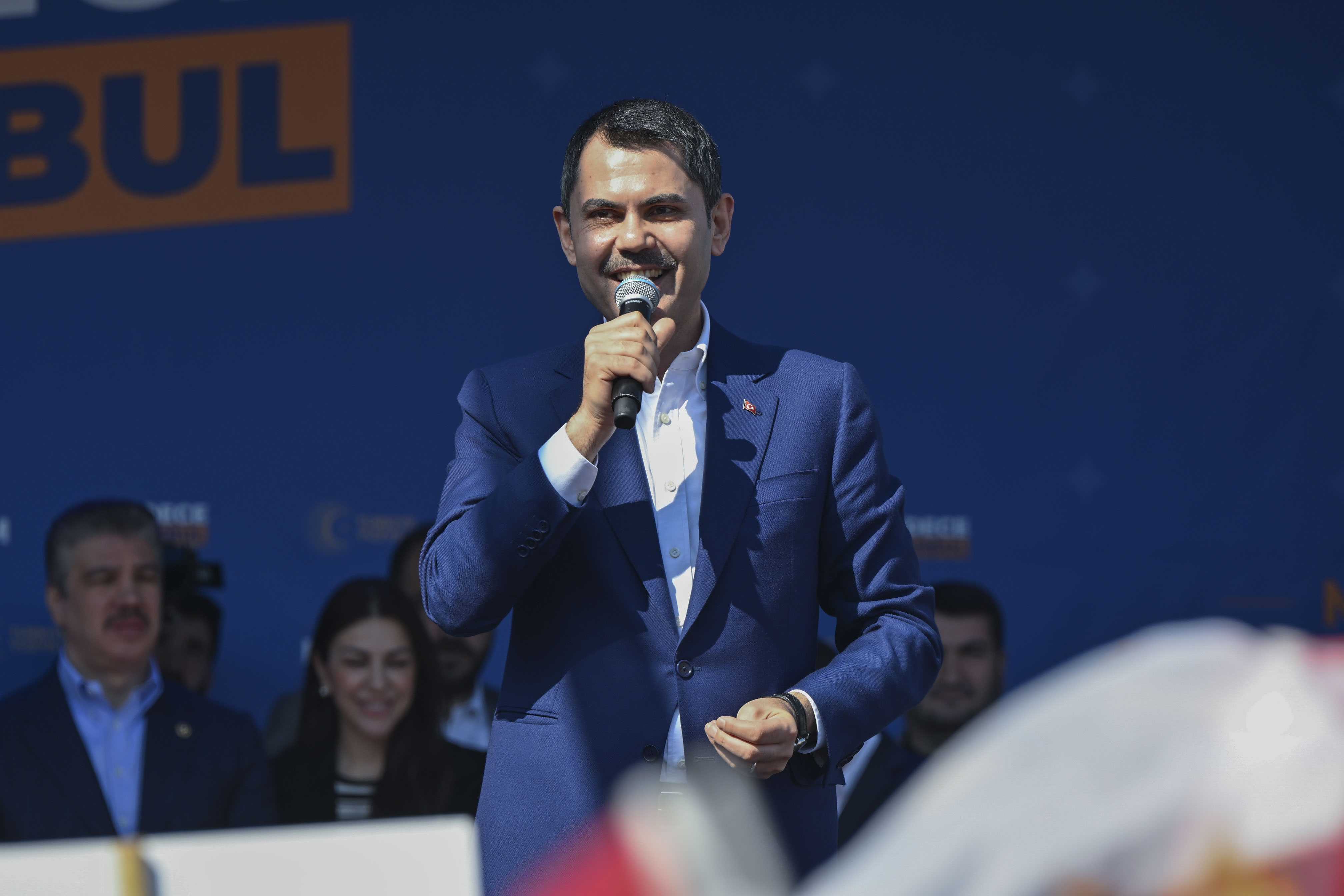 Murat Kurum'dan İBB Yönetimine Eleştiri: "İstanbul Halkı Metrobüsleri İtmek Zorunda Kaldı" 2 AA 20240323 34075962 34075958 CUMHUR ITTIFAKININ IBB BASKAN ADAYI MURAT KURUM AVCILARDA KONUSTU