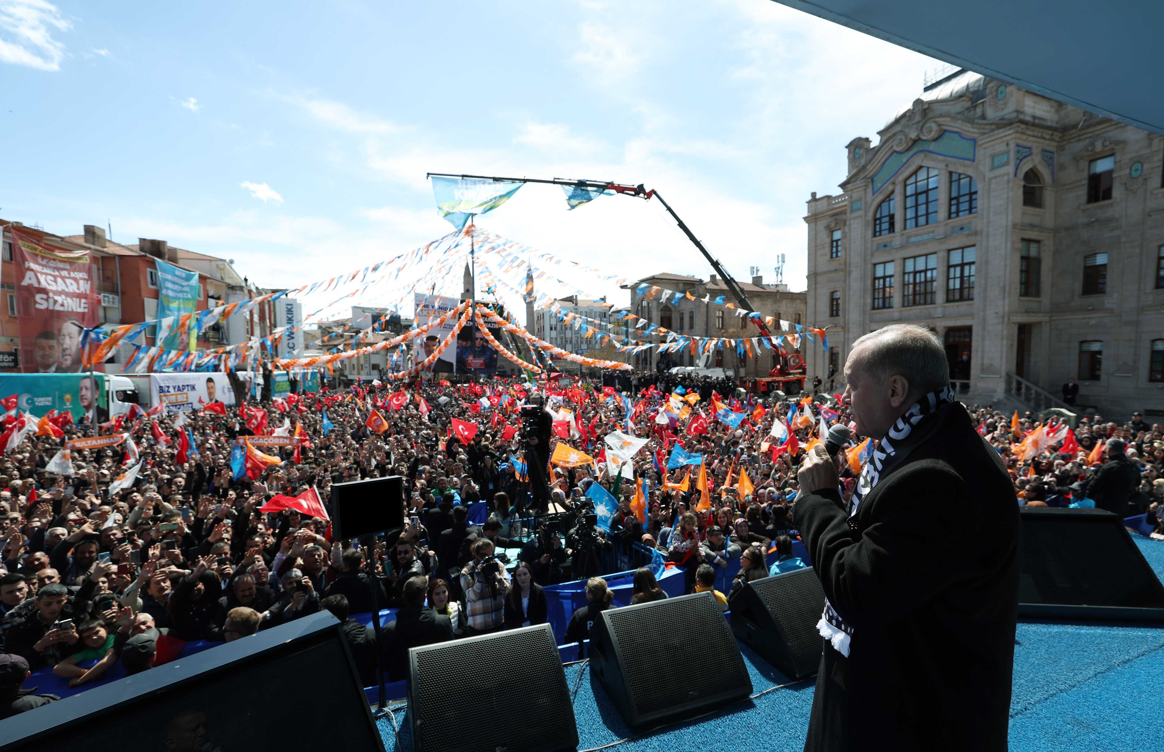 Erdoğan'dan Emeklilere "Enflasyon Düzelince Zam" Sözü 1 AA 20240326 34099623 34099619 CUMHURBASKANI VE AK PARTI GENEL BASKANI ERDOGAN AKSARAYDA