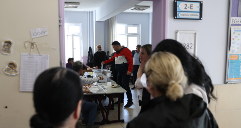 Doğudaki 32 İlde Sandıklar Kapandı