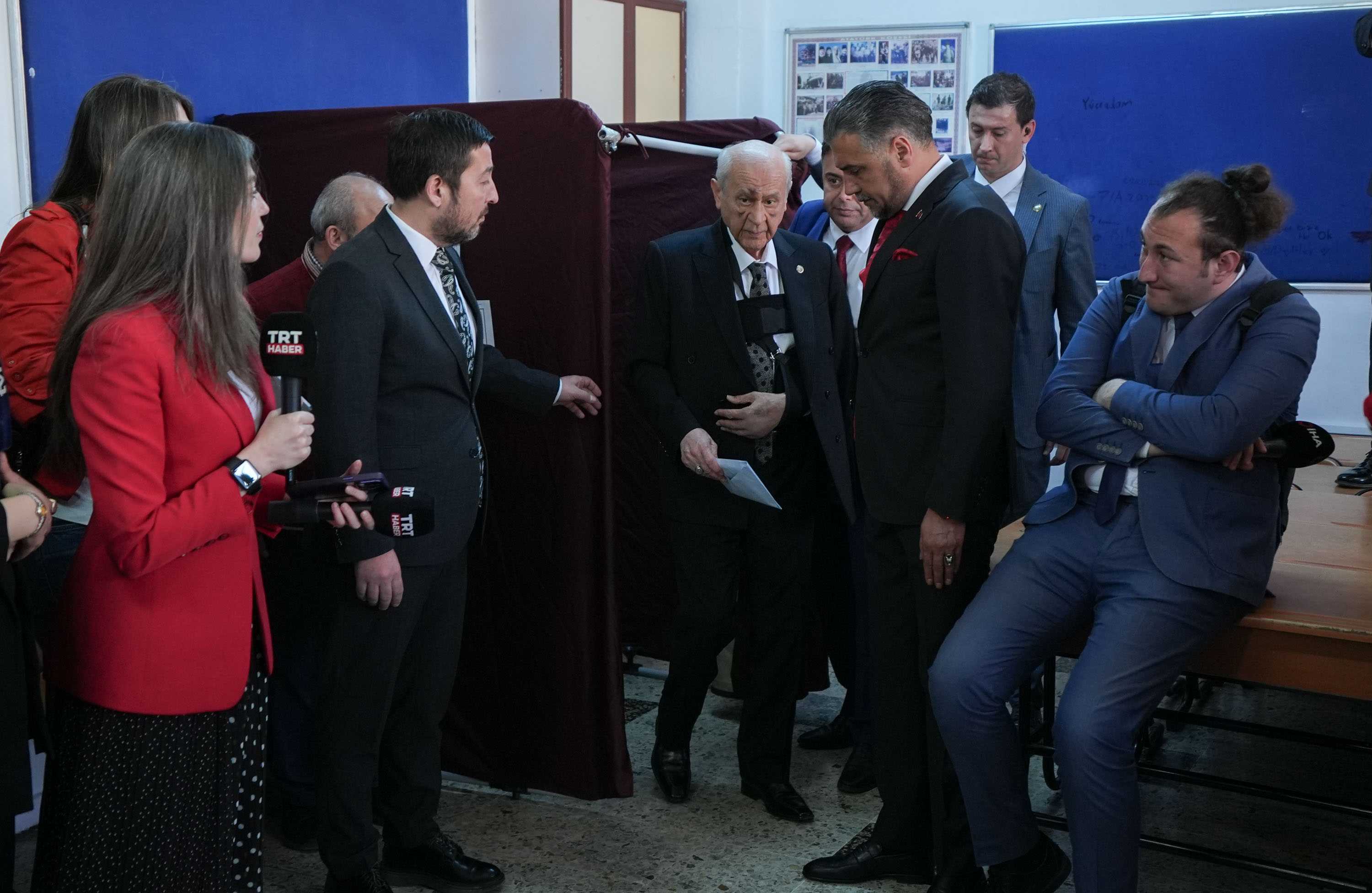AA 20240331 34143757 34143751 MHP GENEL BASKANI DEVLET BAHCELI OYUNU ANKARADA KULLANDI