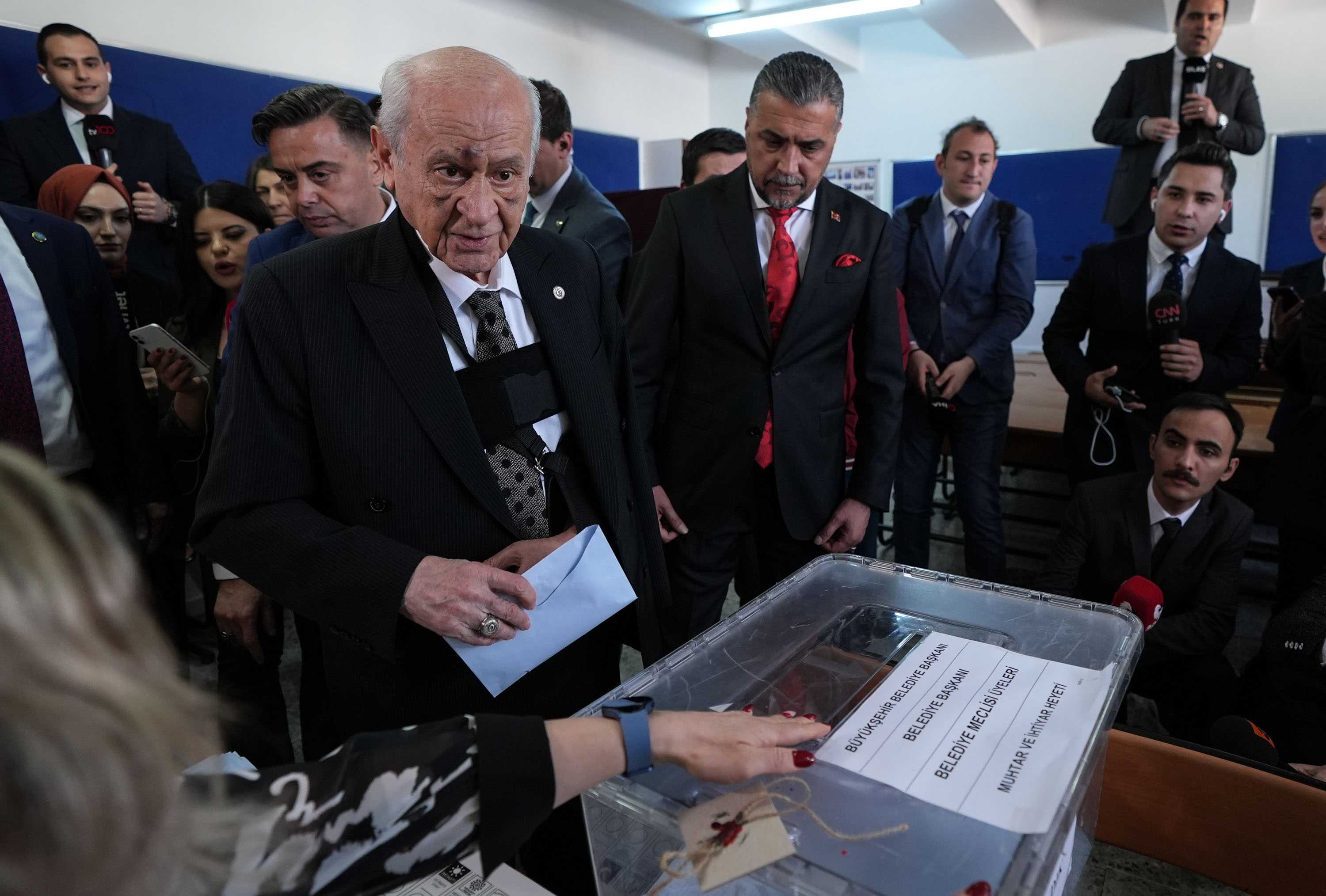 Devlet Bahçeli'nin Yüzündeki Morluklar Dikkat Çekmişti! Sebebi Ortaya Çıktı 2 AA 20240331 34143757 34143753 MHP GENEL BASKANI DEVLET BAHCELI OYUNU ANKARADA KULLANDI