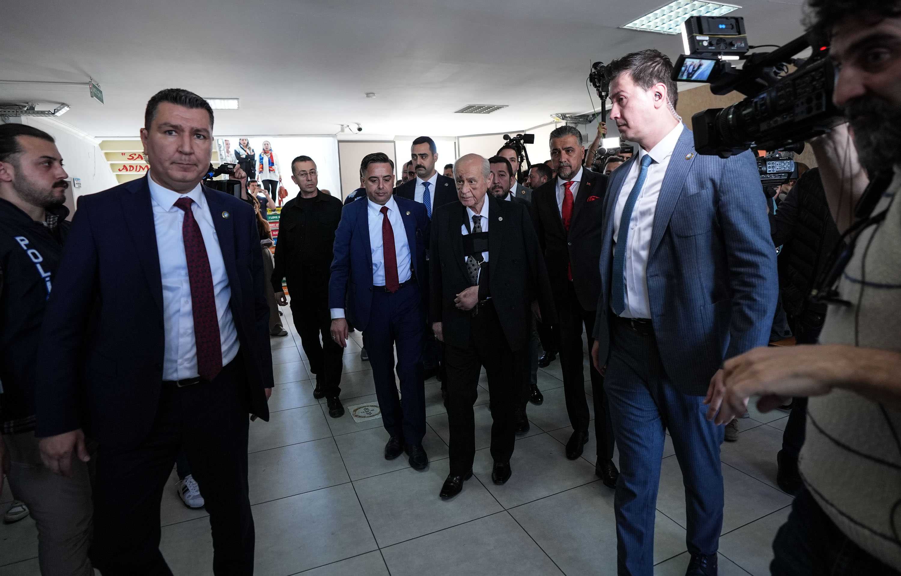 AA 20240331 34143757 34143755 MHP GENEL BASKANI DEVLET BAHCELI OYUNU ANKARADA KULLANDI