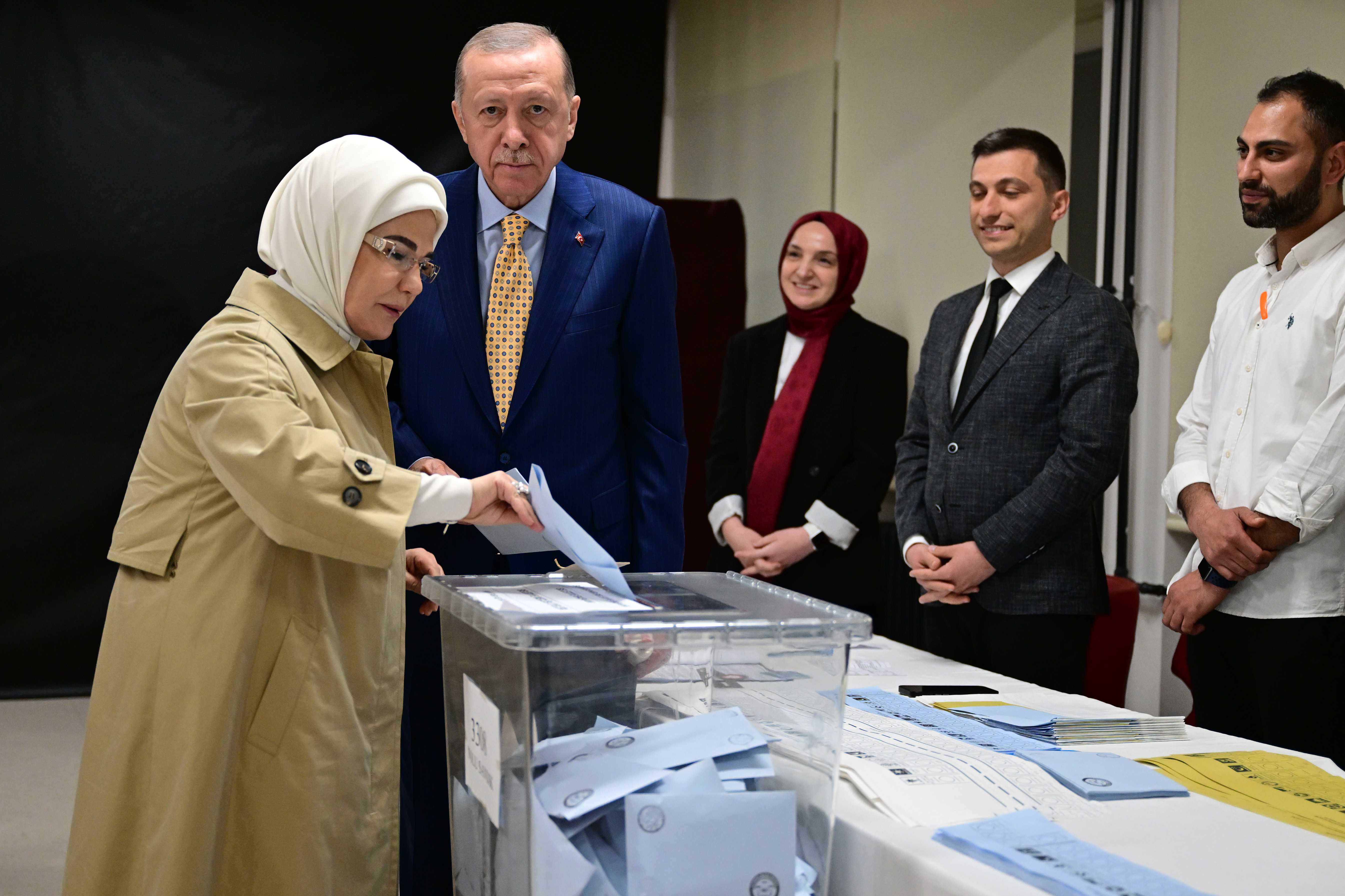 Cumhurbaşkanı Erdoğan, Oyunu Kullandı: "Ülkemiz için Hayırlı Netice Bekliyorum" 2 AA 20240331 34144261 34144260 CUMHURBASKANI ERDOGAN OYUNU ISTANBULDA KULLANDI