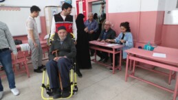 İstanbul’da Hasta ve Engelli Seçmenler Oy Kullanmak İçin Özel Araçlarla Taşınıyor