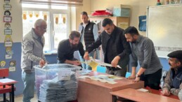 Türkiye Yerel Seçimlerde Tercihini Yaptı: Oylar Sayılıyor
