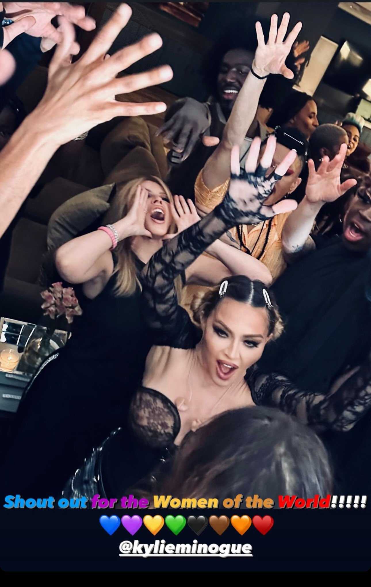 Madonna'nın Sahne Gafı Sosyal Medyayı Salladı! 6 GIL7Ww aIAAZ7as