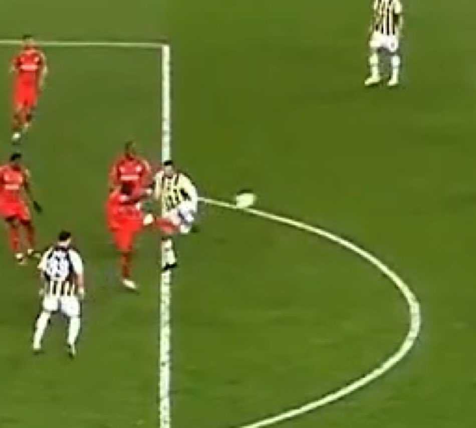 Kadıköy'de Fenerbahçe, VAR Kararıyla Maçı Döndürdü! 6 GIVCn7LW0AAe kc