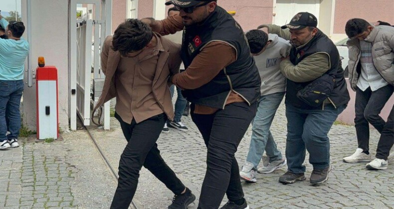 İzmir’de Nevruz Etkinliğinde 82 Kişi Gözaltına Alındı