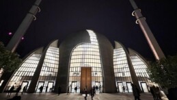 Almanya’nın Köln Kentinde İlk Teravih Namazı Kılındı