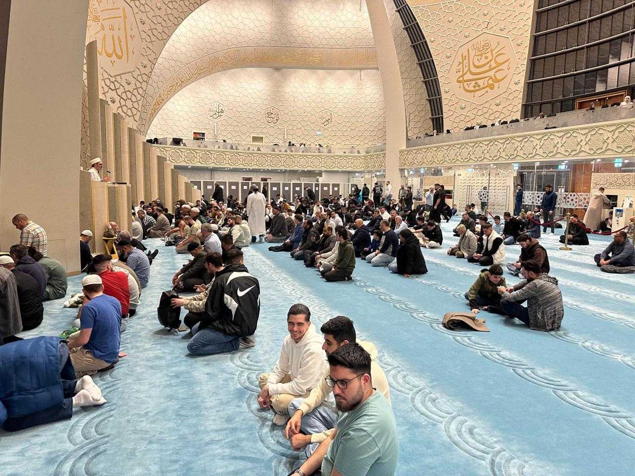 almanyanin koln kentinde ilk teravih namazi kilindi 2 U5FqkV4y