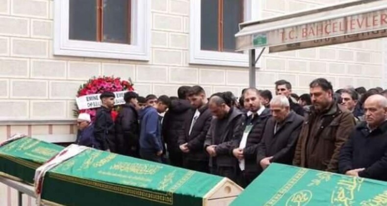 Anne ve Kız Kardeşini Öldüren Saldırganın Tabutuna Sırtlarını Döndüler!