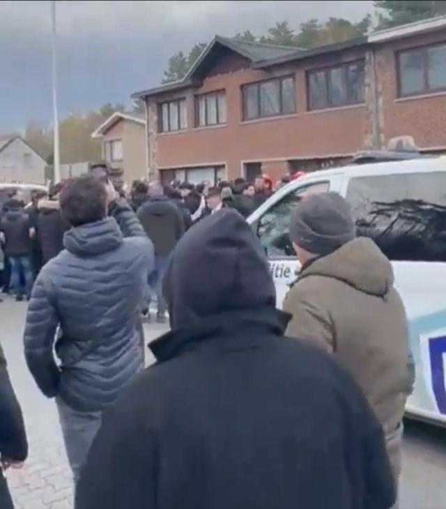 Belçika'da Terör Örgütü PKK Yandaşlarının Provokasyonuna Türk Vatandaşları Tepki Gösterdi 4 belcikada teror orgutu pkk yandaslarinin provokasyonuna turk vatandaslari tepki gosterdi 4 PrMvSRXF