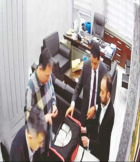 Çanta Parayı Taşıyamadı: Ağırlıktan Askısı Koptu 1 canta parayi tasiyamadi agirliktan askisi koptu 0 wL8dgPGG