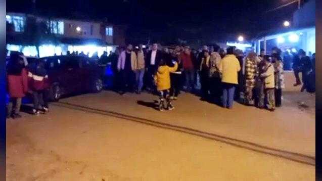 CHP'li Vekil Seçim Yasağını Çiğnedi! Vatandaşlar Sokağa Döküldü! Yoğun Tepki Çekti 3 chpli vekil secim yasagini cignedi vatandaslar sokaga dokuldu yogun tepki cekti 3 Cg17dBdu