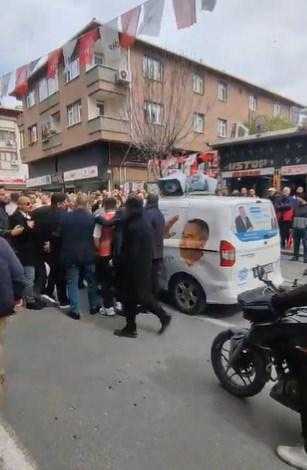 CHP’lilerden Memleket Partisi Seçim Aracına Saldırı! 2 chplilerden memleket partisi secim aracina saldiri 2 GMCy4YWa