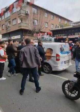 CHP’lilerden Memleket Partisi Seçim Aracına Saldırı! 3 chplilerden memleket partisi secim aracina saldiri 3 8zBFg1Op