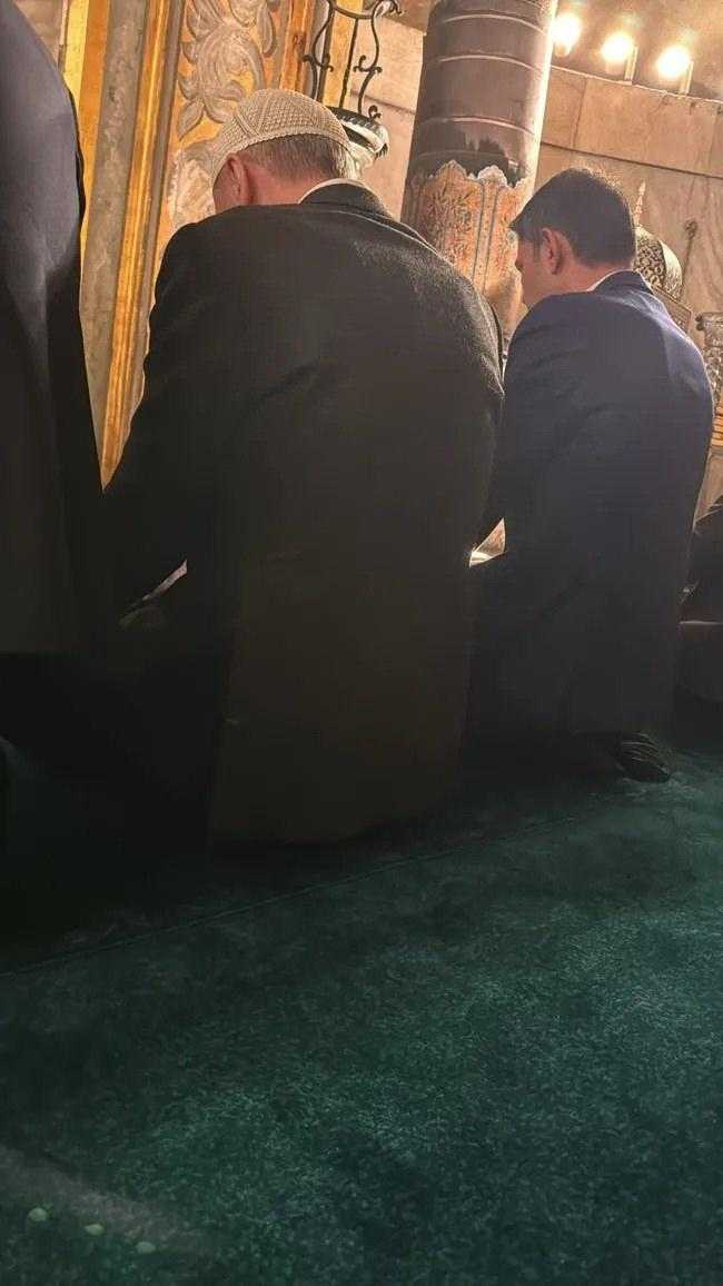 Cumhurbaşkanı Erdoğan, Akşam Namazını Ayasofya'da Kıldı 1 cumhurbaskani erdogan aksam namazini ayasofyada kildi 1 IJTAdhAv