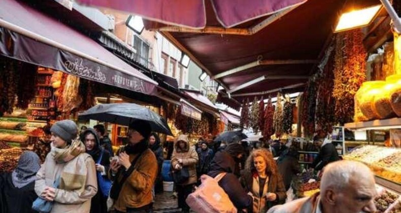 Eminönü’nde, Ramazan Alışverişi Yoğunluğu!