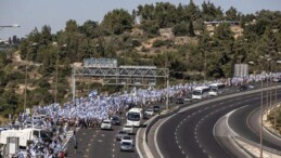 Gazze’deki İsrailli Esirlerin Yakınları Tel Aviv-Kudüs Otoyolunu Kapattı